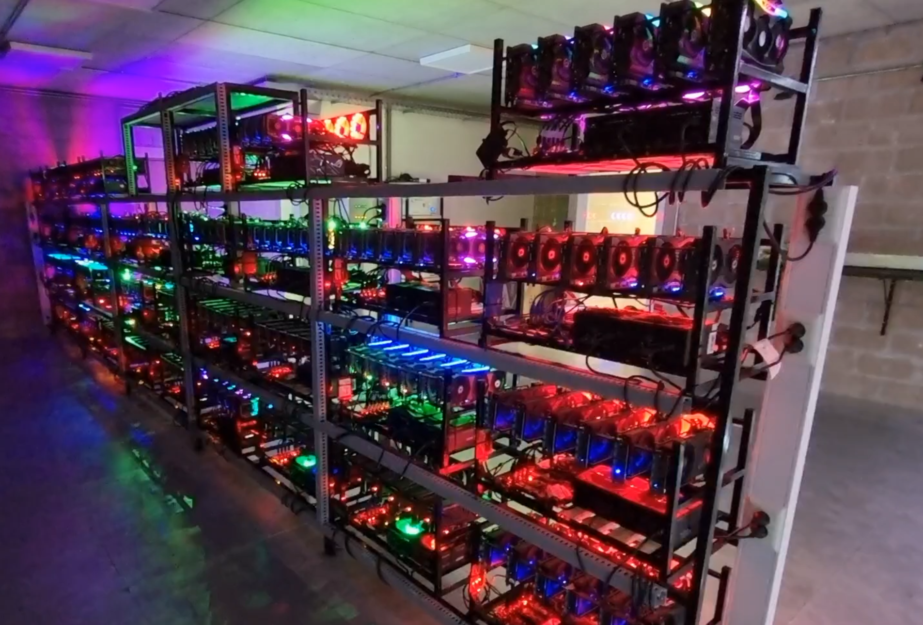 Equipos de Minería y Computación
